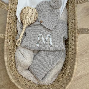 Conjunto de punto personalizado con inicial