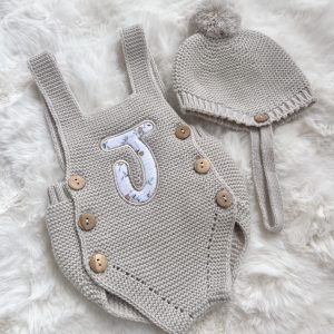 Peto inicial con gorro